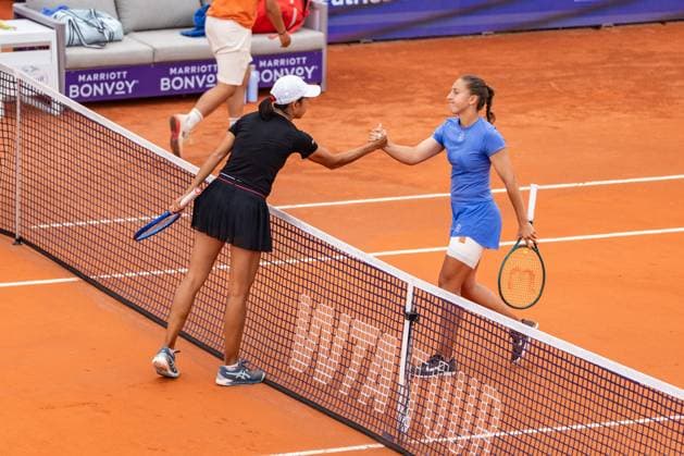 Tennis, Internationaux de Strasbourg WTA, Tennis Damen 500, Tennisclub Straßburg, Frankreich, Shuai Zhang (links, CHN) vs. Diane Parry (rechts, FRA) Tennis WTA 500 Internationaux de Strasbourg