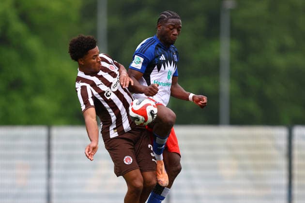 9 Kelvin Oluwasijibomi Ojo (Hamburger SV U19), 3 Emmanuel Eboh (FC St. Pauli U19) Fußball I Junioren I Lotto-Pokal I Saison 2025-2026 I Halbfinale I Hamburger SV U19 - FC St. Pauli U19 I 20.05.2026 I Alexander-Otto-Akademie