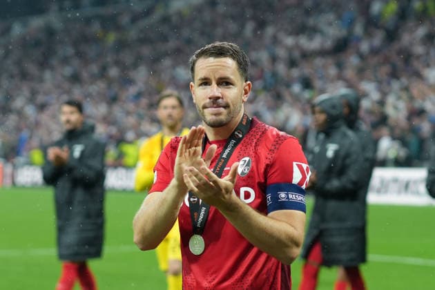 Christian Günter Christian Guenter (SC Freiburg, 30) Enttäuschung nach dem verlorenen Finale , Türkei, Fussball, UEFA Europa League, Finale, 2025 2026, SC Freiburg vs. Aston Villa, 20.05.2026, TüpraÅü Stadium, BeÅüiktaÅü Park, Istanbul Istanbul TüpraÅü Stadium, BeÅüiktaÅü Par Istanbul Türkei Copyright: xArnexAmbergx