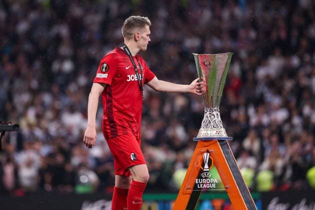 Matthias Ginter of SC Freiburg walks past the Europa League trophy SC Freiburg v Aston Villa, UEFA Europa League, Final, Football, Besiktas Park, Istanbul, Turkiye - 20 May 2026Istanbul Besiktas Park United Kingdom EDITORIAL USE ONLY No use with unauthorised audio, video, data, fixture lists, club league logos or live services. Online in-match use limited to 120 images, no video emulation. No use in betting, games or single club league player publications.  Copyright: xRaddadxJebarah Shutterstockx 16883158fo
