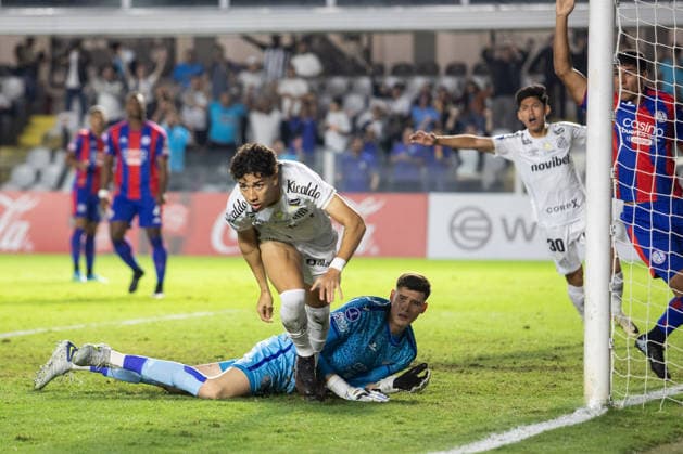 Santos x San Lorenzo SANTOS, SP - 20.05.2026: SANTOS X SAN LORENZO - Gabriel Bontempo celebrates a goal during the match between Santos and San Lorenzo, valid for the 5th round of the Copa Sudamericana, held on Wednesday night (20) at Estadio Urbano Caldeira, Vila Belmiro, in Santos, SP. (Photo: Rodilei Morais Fotoarena) x2947212x  RodileixMorais