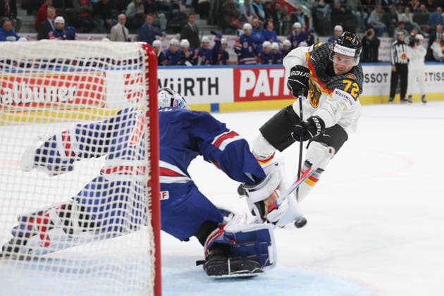 20.05.2026 Swiss Life Arena Zuerich , SCHWEIZ, Herren IIHF World Championship, WM, Weltmeisterschaft Zurich 2026 Gruppe A USA - Deutschland Dominik Kahun (GER) scheitert an Torwart Devin Cooley (USA) im Shootout