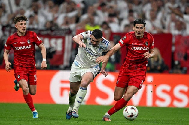FOOTBALL - UEFA Europa League - Final - SC Freiburg vs Aston Villa FC Photo by IPA ABACAPRESS.COM84915021 - 37fr in action against John McGinn (Aston Villa F.C.) during the UEFA Europe League 2026 final between S.C. Freiburg vs. Aston Villa F.C. on 20th May 2026 at the Tupras Stadium, Istanbul, Turkey Istanbul Turkey  Copyright: xIPAxSport ABACAx