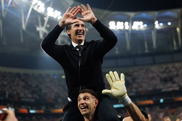 Unai Emery and Emiliano Martinez celebrating after win seen during the UEFA Europa League 2026 final game between teams of SC Freiburg and Aston Villa FC (Maciej Rogowski Ball Raw Images) Istanbul Besiktas Stadium Turkey Copyright: xMaciejxRogowskix ROG_FRE_AST_2526-47