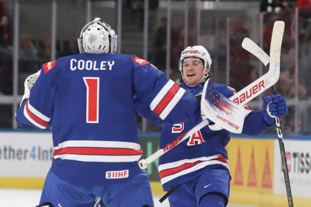 20.05.2026 Swiss Life Arena Zuerich , SCHWEIZ, Herren IIHF World Championship, WM, Weltmeisterschaft Zurich 2026 Gruppe A USA - Deutschland Torwart Devin Cooley - Ryan Leonard (USA) jubeln nach dem Shootout
