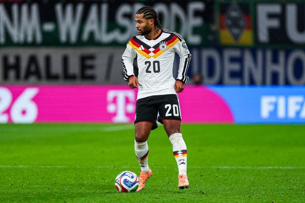 UEFA European Qualifiers - WM Qualifikation - 25 26 - Deutschland - Slowakei am 17.11.2025 in der Red Bull Arena in Leipzig Serge Gnabry (Deutschland 20) am Ball