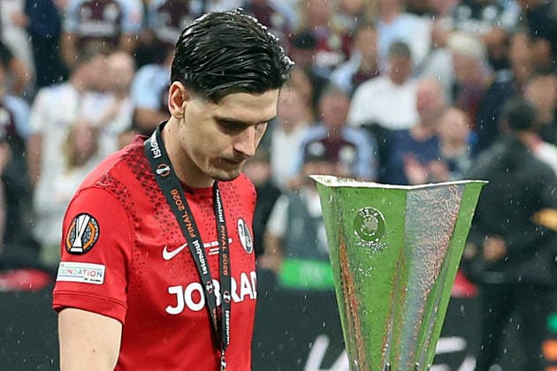 20.05.2026, xrekx, Fussball Europa League Finale 2026, SC Freiburg - Aston Villa v.l. Igor Matanovic (SC Freiburg) enttaeuscht, enttäuscht, schaut enttaeuscht, niedergeschlagen, disappointed Pokal (DFL DFB REGULATIONS PROHIBIT ANY USE OF PHOTOGRAPHS as IMAGE SEQUENCES and or QUASI-VIDEO) Istanbul