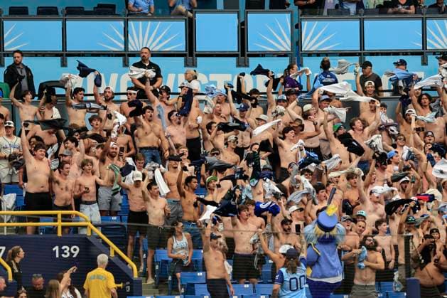 May 20, 2026, St. Petersburg, Florida, USA: The Ã¢â‚¬oeTarps OffÃ¢â‚¬Â crowd waves their shirts and cheer for the Tampa Bay Rays during an MLB, Baseball Herren, USA game against the Baltimore Orioles on May 20, 2026 at Tropicana Field. The Rays beat the Orioles 5-3 and swept the series. St. Petersburg USA - ZUMAh180 20260520_zsp_h180_064 Copyright: xKimxHukarix