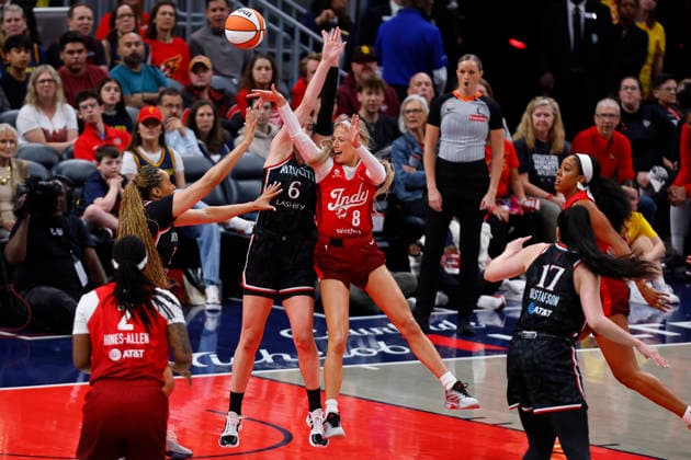 INDIANAPOLIS, IN - MAY 20: Indiana Fever guard Sophie Cunningham (8) throws a pass to the corner in the first half of play during a WNBA, Basketball Damen, USA game between the Portland Fire and the Indiana Fever on May 20, 20, 2026 at Gainbridge Fieldhouse, in Indianapolis, IN. (Photo by Jeffrey Brown Icon Sportswire) WNBA: MAY 20 Portland Fire at Indiana Fever EDITORIAL USE ONLY Icon052026005