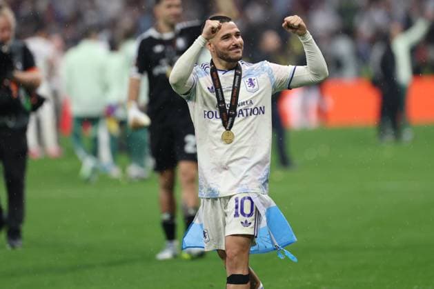 20.05.2026 - SOCCER - 2025-2026 UEFA EUROPA LEAGUE FINAL, SC Freiburg vs Aston Villa Emi Buendia of Aston Villa celebrates with fans and thanks them after the match ISTANBUL ISTANBUL, BESIKTAS PARK TÜPRAS STADIUM BESIKTAS PARK TÜPRAS STADIUM TÜRKIYE