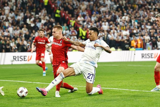 (L-R) Philipp Lienhart (Freiburg), Morgan Rogers (Aston Villa), MAY 20, 2026 - Football Soccer : UEFA Europa League final match between SC Freiburg - Aston Villa FC at the Besiktas Stadium in Istanbul, Turkey. Noxthirdxpartyxsales  aflo_331358954