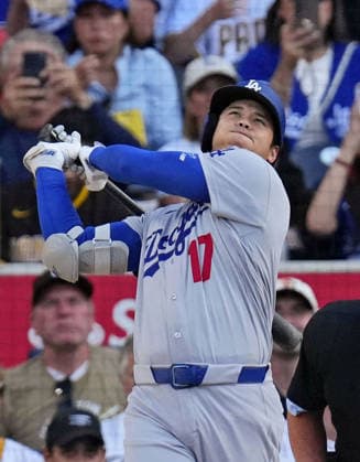 Baseball: Dodgers vs. Padres Los Angeles Dodgers two-way player Shohei Ohtani hits a solo home run in the first inning of a baseball game against the San Diego Padres at Petco Park in San Diego, California, on May 20, 2026.  A14AA0005592364P