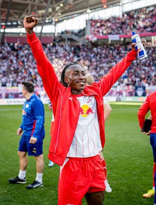 Leipzigs Yan Diomande beim Schlussjubel. Fussball 1. Bundesliga, 33. Spieltag: RB Leipzig - FC St. Pauli 2:1. 9. Mai 2026: Leipzig, Red Bull Arena. RB Leipzig - FC St. Pauli 2:1 *** Leipzigs Yan Diomande celebrating the final goal Soccer 1 Bundesliga, Matchday 33 RB Leipzig FC St Pauli 2 1 9 May 2026 Leipzig, Red Bull Arena RB Leipzig FC St Pauli 2 1