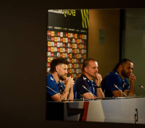 Montpellier Herault Rugby Captain s Run, San Mames Stadium, Bilbao, Spain 21 5 2026 Billy Vunipola, Head Coach Joan Caudullo and Ali Price Billy Vunipola, Joan Caudullo and Ali Price 21 5 2026  Copyright: x INPHO NickxElliottx NE1L1403