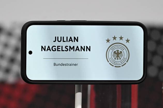 21.05.2026, xsltx, Fussball DFB-Medientermine, Pressekonferenz WM Kader 2026 v.l. Besetzung Podium Namensschild Julian Nagelsmann (Bundestrainer Deutsche Nationalmannschaft) (DFL DFB REGULATIONS PROHIBIT ANY USE OF PHOTOGRAPHS as IMAGE SEQUENCES and or QUASI-VIDEO)