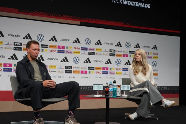 Bundestrainer Julian Nagelsmann (Deutschland) bei der WM-Kaderbekanntgabe im DFB-Campus mit Pressesprecherin Franziska Wülle - Frankfurt 21.05.2026: WM-Kaderbekanntgabe der Nationalmannschaft, DFB-Campus