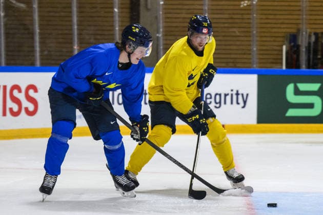 260521 Ivar Stenberg and Tim Heed of Sweden at a practice session during the 2026 IIHF Ice hockey, Eishockey World Championship, WM, Weltmeisterschaft on May 21, 2026 in Fribourg. Photo: Jesper Zerman BILDBYRAN kod JZ JZ0723 ishockey ice hockey ishockey-vm 2026 vm 2026 iihf world championship träning practice sverige sweden day 7 bbeng Copyright: JESPERxZERMAN BB260521JZ022