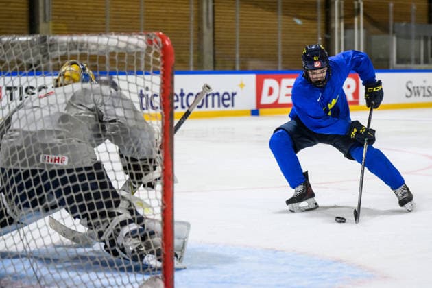 260521 Viggo Björck of Sweden at a practice session during the 2026 IIHF Ice hockey, Eishockey World Championship, WM, Weltmeisterschaft on May 21, 2026 in Fribourg. Photo: Jesper Zerman BILDBYRAN kod JZ JZ0723 ishockey ice hockey ishockey-vm 2026 vm 2026 iihf world championship träning practice sverige sweden day 7 bbeng Copyright: JESPERxZERMAN BB260521JZ026