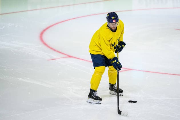 260521 AndrÃ Petersson of Sweden at a practice session during the 2026 IIHF Ice hockey, Eishockey World Championship, WM, Weltmeisterschaft on May 21, 2026 in Fribourg. Photo: Jesper Zerman BILDBYRAN kod JZ JZ0723 ishockey ice hockey ishockey-vm 2026 vm 2026 iihf world championship träning practice sverige sweden day 7 bbeng Copyright: JESPERxZERMAN BB260521JZ038
