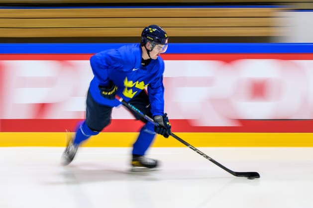 260521 Anton Frondell of Sweden at a practice session during the 2026 IIHF Ice hockey, Eishockey World Championship, WM, Weltmeisterschaft on May 21, 2026 in Fribourg. Photo: Jesper Zerman BILDBYRAN kod JZ JZ0723 ishockey ice hockey ishockey-vm 2026 vm 2026 iihf world championship träning practice sverige sweden day 7 bbeng Copyright: JESPERxZERMAN BB260521JZ041
