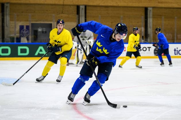 260521 Ivar Stenberg of Sweden at a practice session during the 2026 IIHF Ice hockey, Eishockey World Championship, WM, Weltmeisterschaft on May 21, 2026 in Fribourg. Photo: Jesper Zerman BILDBYRAN kod JZ JZ0723 ishockey ice hockey ishockey-vm 2026 vm 2026 iihf world championship träning practice sverige sweden day 7 bbeng Copyright: JESPERxZERMAN BB260521JZ052