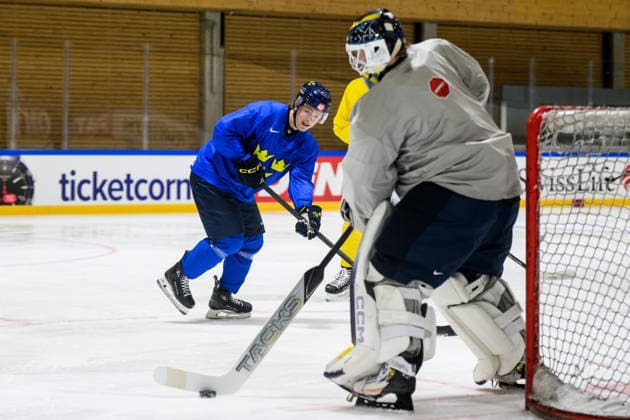 260521 Ivar Stenberg of Sweden at a practice session during the 2026 IIHF Ice hockey, Eishockey World Championship, WM, Weltmeisterschaft on May 21, 2026 in Fribourg. Photo: Jesper Zerman BILDBYRAN kod JZ JZ0723 ishockey ice hockey ishockey-vm 2026 vm 2026 iihf world championship träning practice sverige sweden day 7 bbeng Copyright: JESPERxZERMAN BB260521JZ053