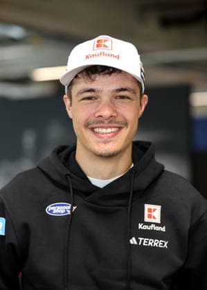 DSV Sommereinkleidung 2026 Hier im Bild Philipp Raimund, Kopf, Portrait, Skispringen, Skispringer, Sprunglauf, Wintersport