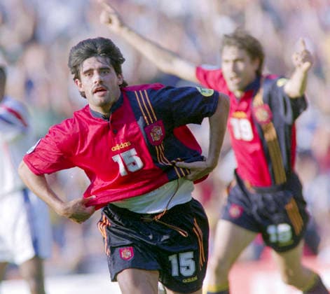 960615 Football, UEFA EURO, EM, Europameisterschaft,Fussball 1996 (England), Group B, France - Spain 1-1: Caminero of Spain celebrates his equalizing 1-1 goal. Photo: BILDBYRAN M023_07 960615frasp 960615 dia bbeng em em96 em 96 em 1996 em1996 fotboll football soccer france v spain frankrike spanien euro uefa euro 1996 euro1996 euro96 european championships europamästerskap elland road leeds june 15 1996 *** 960615 Football, Uefa EURO 1996 England , Group B, France Spain 1 1 Caminero of Spain celebrates his equalizing 1 1 goal Photo BILDBYRAN M023 07 960615frasp 960615 dia bbeng em em96 em 96 em 1996 em1996 football soccer france v spain france spain euro uefa euro 1996 euro1996 euro96 european championships european championships elland road leeds june 15 1996  Copyright: BILDBYRAN BB960615BB142
