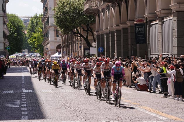 The pack rides trought Savona during Stage 12 of the Giro d™Italia, from Imperia to Novi Ligure, Italy, Thursday, May 21, 2026.  Copyright: xMarcoxAlpozzi LaPressex