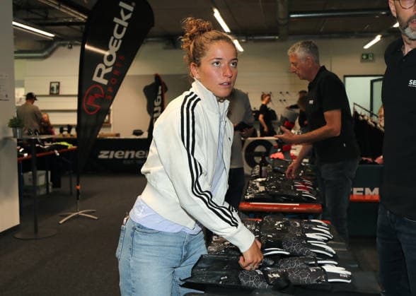 DSV Sommereinkleidung 2026 Hier im Bild Nathalie Armbruster, Kopf, Portrait, Oberkörper, stehend, Nordische Kombination, Skispringen, Langlauf, Wintersport