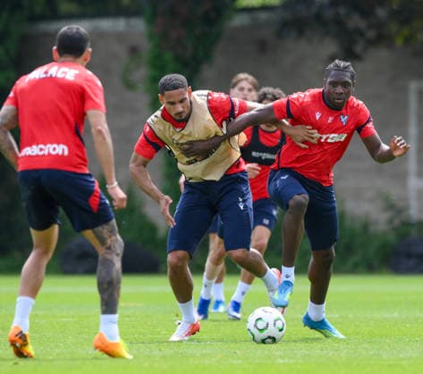Crystal Palace Media Day Maxence Lacroix (left) and Jaydee Canvot (right) during the Open Training Session at Crystal Palace Training Ground, Beckenham 21 05 2026 UK Newspapers OUT Copyright: xMalcolmxFellx FIL-23456-0052