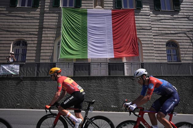 Norway™s Fredrik Dversnes Lavik of Uno-X Mobility and Switzerland™s Johan Jacobs of Groupama-FDJ United during Stage 12 of the Giro d™Italia, from Imperia to Novi Ligure, Italy, Thursday, May 21, 2026.  Copyright: xMarcoxAlpozzi LaPressex