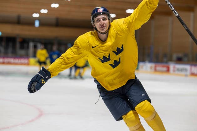 FRIBOURG SCHWEIZ 20260521 Tre Kronors Jack Berglund under torsdagens träning under pagaende ishockey-VM i Schweiz.