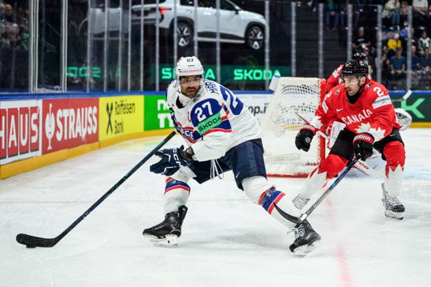 260521 Andreas Martinsen of Norway and Dylan Demelo of Canada during the 2026 IIHF Ice hockey, Eishockey World Championship, WM, Weltmeisterschaft between Canada and Norway on May 21, 2026 in Fribourg. Photo: Jesper Zerman BILDBYRAN kod JZ JZ0724 ishockey ice hockey ishockey-vm 2026 vm 2026 iihf world championship kanada canada norge norway canada kanada bbeng norge norway Copyright: JESPERxZERMAN BB260521JZ061