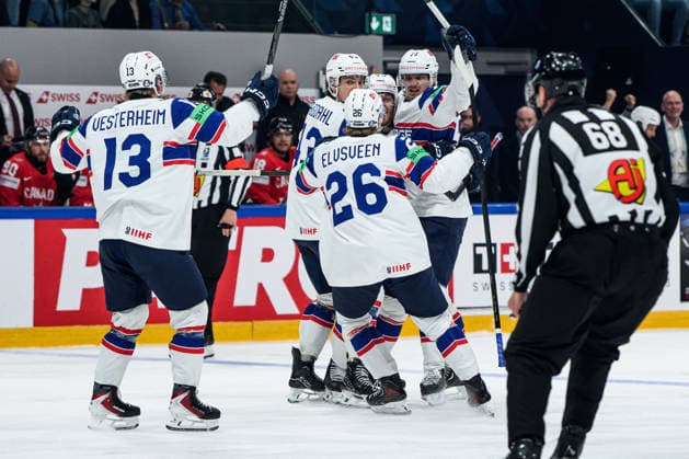 260521 Eskild Bakke Olsen of Norway celebrates after 0-1 during the 2026 IIHF Ice hockey, Eishockey World Championship, WM, Weltmeisterschaft between Canada and Norway on May 21, 2026 in Fribourg. Photo: Jesper Zerman BILDBYRAN kod JZ JZ0724 ishockey ice hockey ishockey-vm 2026 vm 2026 iihf world championship kanada canada norge norway canada kanada bbeng jubel norge norway celebrates Copyright: JESPERxZERMAN BB260521JZ063