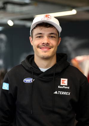 DSV Sommereinkleidung 2026 Hier im Bild Philipp Raimund, Kopf, Portrait, Skispringen, Skispringer, Sprunglauf, Wintersport, Olympiasieger