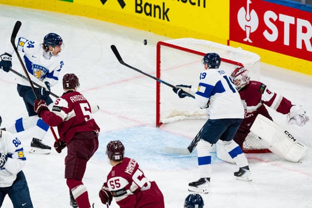 ZURICH, SWITZERLAND - MAY 21: Hannes Bjoerninen (Finland, 24) scoring the 1:1 goal during the Preliminary Round - Group A Match 29 between Latvia and Finland at the IIHF Ice hockey, Eishockey World Championship, WM, Weltmeisterschaft 2026, Swiss Life Arena on May 21, 2026 in Zurich, Switzerland. Zurich Switzerland Copyright: xTimoxSteinx