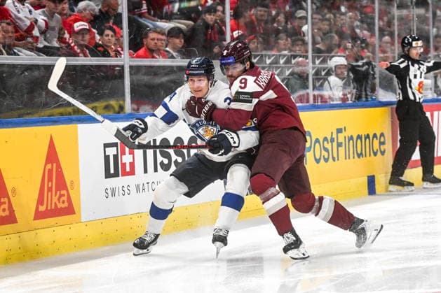 ZURICH, SWITZERLAND - MAY 21: Aatu Raty of Finland and Renars Krastenbergs of Latvia in a battle along the boards during the 2026 IIHF Ice hockey, Eishockey World Championship, WM, Weltmeisterschaft Switzerland game between Latvia and Finland at Swiss Life Arena on May 21, 2026 in Zurich, Zurich. Zurich Swiss Life Arena Zurich Switzerland Copyright: xJustPictures.ch AndreaxBrancax jp-en-EuSpIm-JP7_ANB_Lat_Fin_21052026_9692
