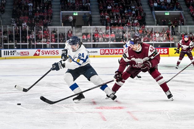 ZURICH, SWITZERLAND - MAY 21: Hannes Bjorninen of Finland protects the puck from Miks Tumanovs of Latvia during the 2026 IIHF Ice hockey, Eishockey World Championship, WM, Weltmeisterschaft Switzerland game between Latvia and Finland at Swiss Life Arena on May 21, 2026 in Zurich, Zurich. Zurich Swiss Life Arena Zurich Switzerland Copyright: xJustPictures.ch AndreaxBrancax jp-en-EuSpIm-JP7_ANB_Lat_Fin_21052026_9730