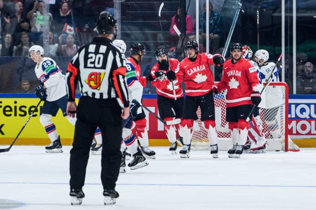 260521 Mark Scheifele of Canada celebrates after 1-2 during the 2026 IIHF Ice hockey, Eishockey World Championship, WM, Weltmeisterschaft between Canada and Norway on May 21, 2026 in Fribourg. Photo: Jesper Zerman BILDBYRAN kod JZ JZ0724 ishockey ice hockey ishockey-vm 2026 vm 2026 iihf world championship kanada canada norge norway canada kanada bbeng jubel norge norway celebrates Copyright: JESPERxZERMAN BB260521JZ072