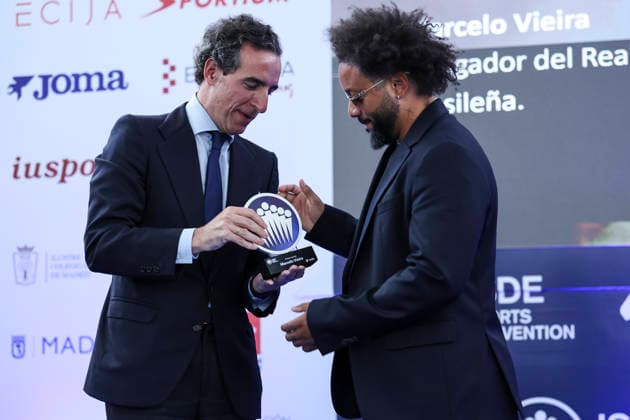 May 21, 2026, Madrid, Madrid, Spain: Marcelo Vieira, former soccer player, receives the Legend Award from Juan Jose Sanchez Puig, CEO of ISDE, during the 2026 ISC Awards Ceremony, which took place.as part of the ISDE Sports Convention at the Official College of Architects of Madrid on May 21, 2026, in Madrid, Spain. Madrid Spain - ZUMAa181 20260521_zaa_a181_032 Copyright: xIrinaxR.xHipolitox