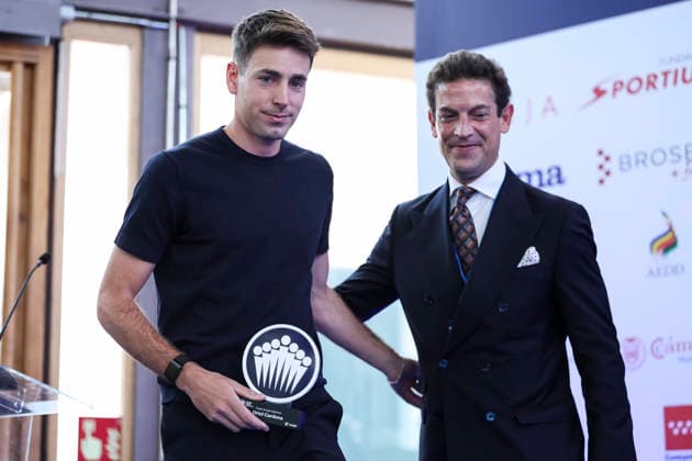 May 21, 2026, Madrid, Madrid, Spain: Oriol Carmona, Olympic skier, receives the Sports Achievement Award during the 2026 ISC Awards Ceremony, which took place.during the ISDE Sports Convention at the Official College of Architects of Madrid on May 21, 2026, in Madrid, Spain. Madrid Spain - ZUMAa181 20260521_zaa_a181_034 Copyright: xIrinaxR.xHipolitox