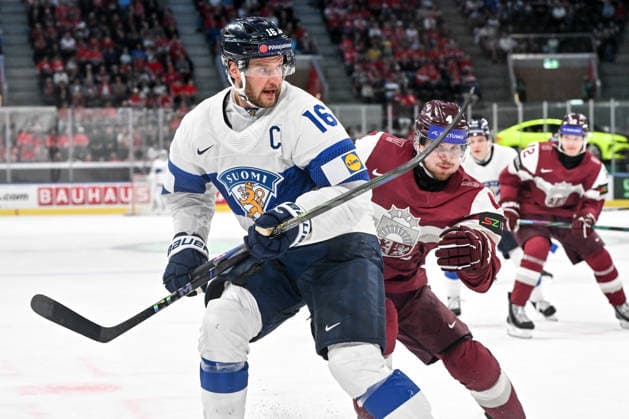 ZURICH, SWITZERLAND - MAY 21: Aleksander Barkov of Finland chased by Kristofers Bindulis of Latvia during the 2026 IIHF Ice hockey, Eishockey World Championship, WM, Weltmeisterschaft Switzerland game between Latvia and Finland at Swiss Life Arena on May 21, 2026 in Zurich, Zurich. Zurich Swiss Life Arena Zurich Switzerland Copyright: xJustPictures.ch AndreaxBrancax jp-en-EuSpIm-JP7_ANB_Lat_Fin_21052026_0093