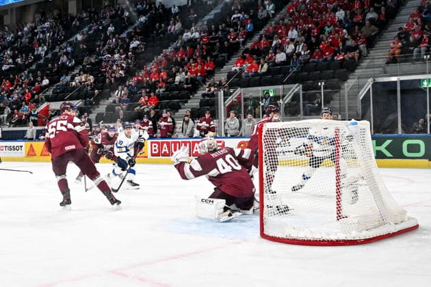 ZURICH, SWITZERLAND - MAY 21: Henri Jokiharju of Finland L) scores a goal against goalkeeper Mareks Mitens of Latvia during the 2026 IIHF Ice hockey, Eishockey World Championship, WM, Weltmeisterschaft Switzerland game between Latvia and Finland at Swiss Life Arena on May 21, 2026 in Zurich, Zurich. Zurich Swiss Life Arena Zurich Switzerland Copyright: xJustPictures.ch AndreaxBrancax jp-en-EuSpIm-JP7_ANB_Lat_Fin_21052026_8892