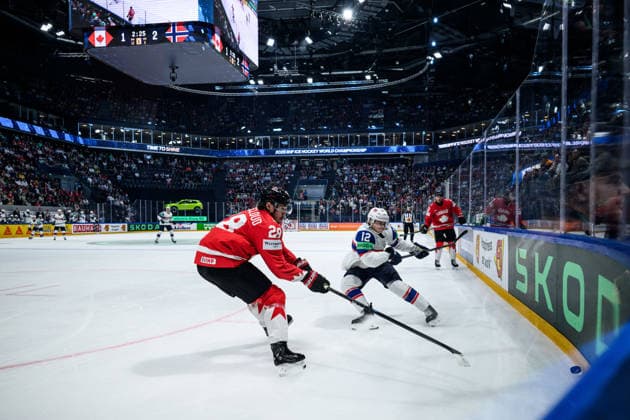 260521 Zach Whitecloud of Canada and Noah Steen of Norway during the 2026 IIHF Ice hockey, Eishockey World Championship, WM, Weltmeisterschaft between Canada and Norway on May 21, 2026 in Fribourg. Photo: Jesper Zerman BILDBYRAN kod JZ JZ0724 ishockey ice hockey ishockey-vm 2026 vm 2026 iihf world championship kanada canada norge norway canada kanada bbeng norge norway Copyright: JESPERxZERMAN BB260521JZ073
