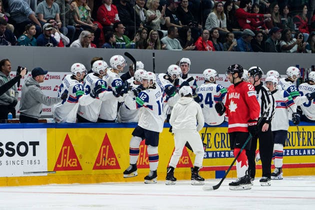 260521 Noah Steen of Norway celebrates after 2-3 during the 2026 IIHF Ice hockey, Eishockey World Championship, WM, Weltmeisterschaft between Canada and Norway on May 21, 2026 in Fribourg. Photo: Jesper Zerman BILDBYRAN kod JZ JZ0724 ishockey ice hockey ishockey-vm 2026 vm 2026 iihf world championship kanada canada norge norway canada kanada bbeng jubel norge norway celebrates Copyright: JESPERxZERMAN BB260521JZ077
