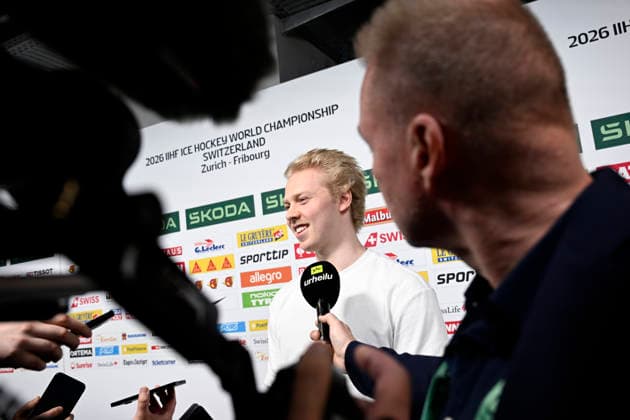 LKS 20260521 Finnish Ice hockey, Eishockey player Konsta Helenius (Buffalo Sabres) speaking to the press during the break of the 2026 IIHF Ice Hockey World Championships preliminary round group A match between Latvia and Finland in Zurich on May 21, 2026. - RONI REKOMAA Zürich Switzerland TT29vkfmIEg  Copyright: xRonixRekomaax TT29vkfmIEg