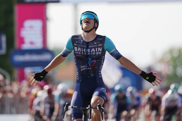 Belgium™s Alec Segaert of Bahrain Victorious winner of the stage on the finish line during Stage 12 of the Giro d™Italia, from Imperia to Novi Ligure, Italy, Thursday, May 21, 2026.  Copyright: xMassimoxPaolonex xLaPressex