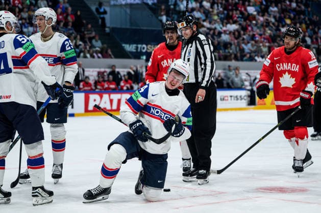 260521 Tinus Luc Koblar of Norway In pain during the 2026 IIHF Ice hockey, Eishockey World Championship, WM, Weltmeisterschaft between Canada and Norway on May 21, 2026 in Fribourg. Photo: Jesper Zerman BILDBYRAN kod JZ JZ0724 ishockey ice hockey ishockey-vm 2026 vm 2026 iihf world championship kanada canada norge norway canada kanada bbeng norge norway Copyright: JESPERxZERMAN BB260521JZ079