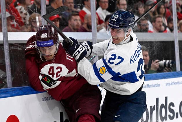 LKS 20260521 Miks Tumanovs of Latvia (left) and Janne Kuokkanen of FInland in action during the 2026 IIHF Ice hockey, Eishockey World Championships preliminary round group A match between Latvia and Finland in Zurich on May 21, 2026. - RONI REKOMAA Zürich Switzerland oaYFb0FQ7-E  Copyright: xRonixRekomaax oaYFb0FQ7-E